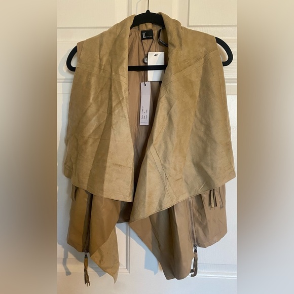 Love Token Jinx Vest Ruffle Lapel Faux Suede Vest Small Tan - Picture 2 of 6